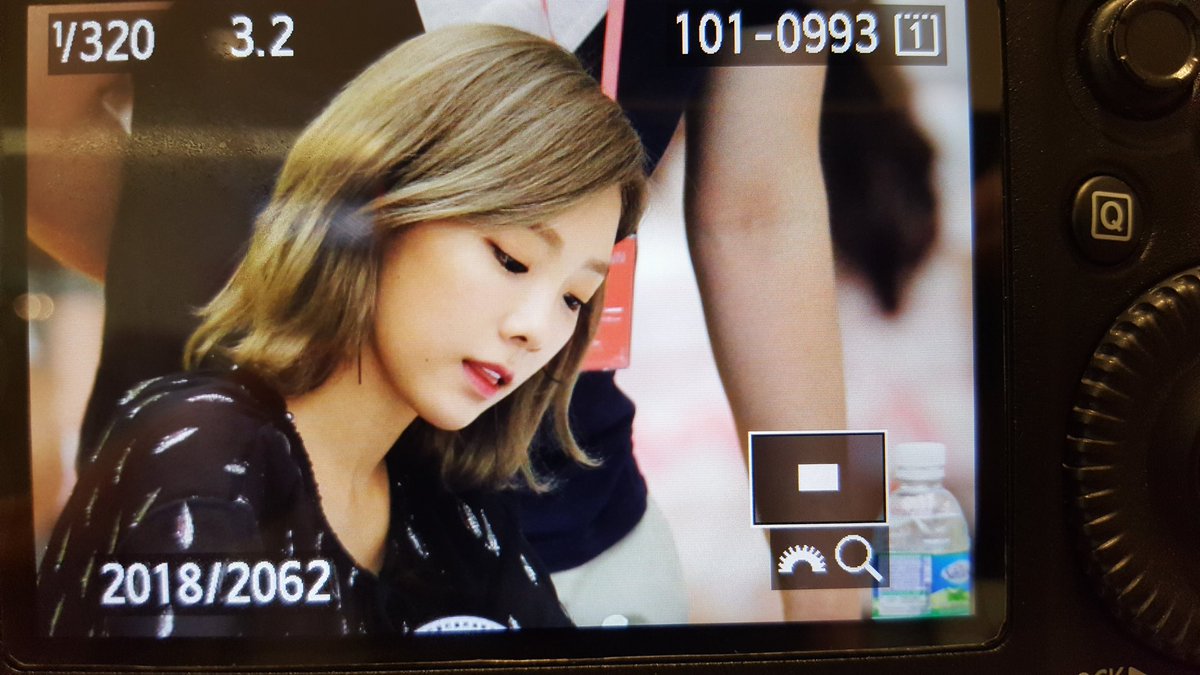 [PIC][30-06-2016]TaeYeon tham dự buôi fansign đầu tiên cho "Why" vào tối nay CmMdG6pUYAA9bi0