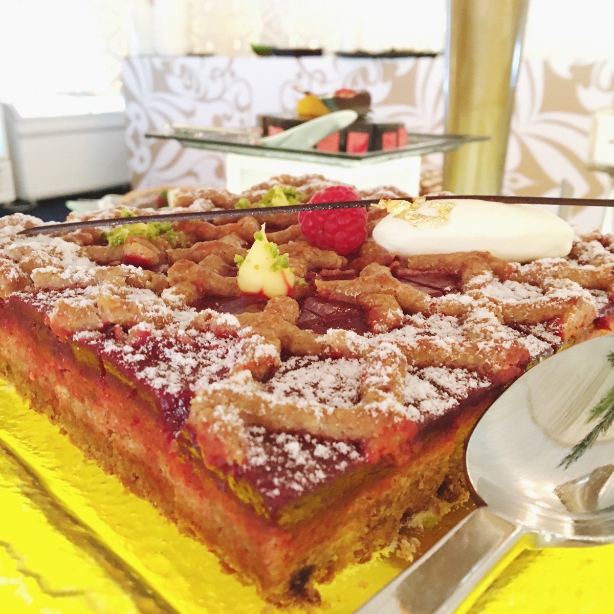 Always going back for more #dessert at #Asateer 👅 Enjoy #iftar and #suhoor by calling 04-4260800 #TheAtlantisLife