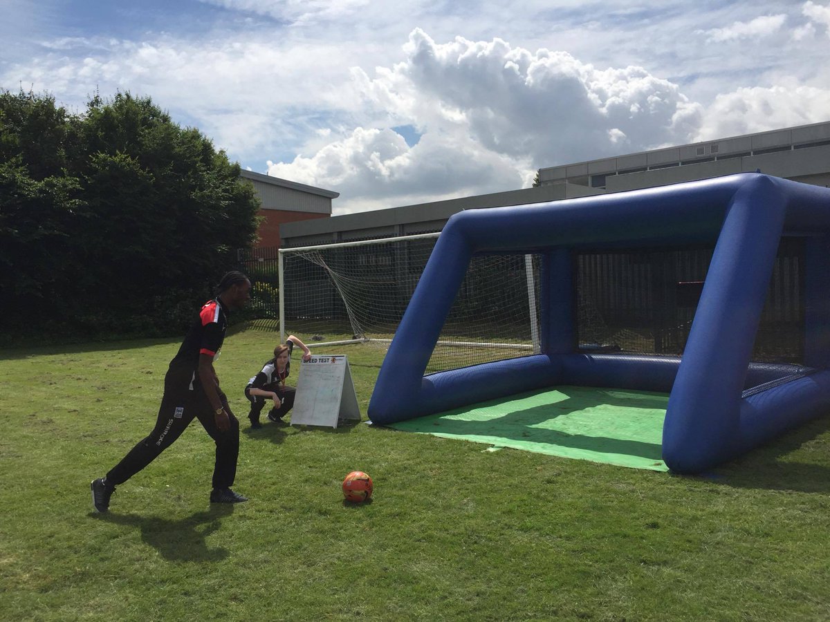 MonouXcollege's tweet photo. Former students turned sports coaches Oshanie and Lisa are running a hardest football shot competition! #w2m16 https://t.co/SZtFQGI3XJ