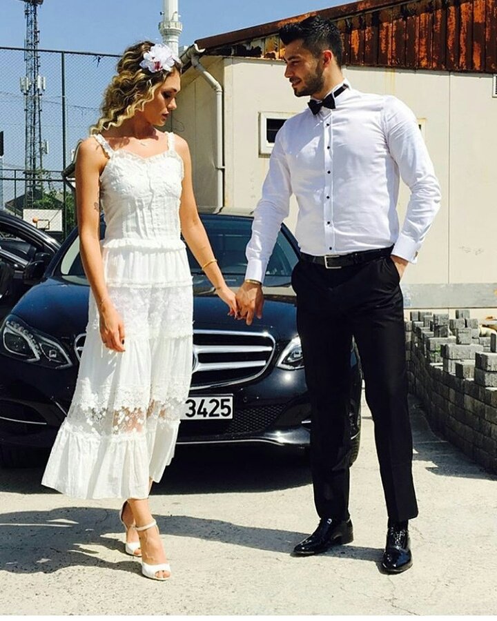 Hazemm65's tweet photo. Hepsi birleşse bi siz etmez tartışmasız en çok size yakısmıs ❤👊👫 #kısmetseolur https://t.co/l2Qdj1WkfI