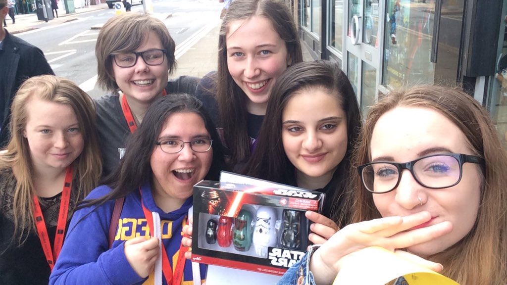 SophBurton00's tweet photo. @6thDe you can get a lot from a leaflet 😂 #group2 #trade3 https://t.co/MopV0SAsaW