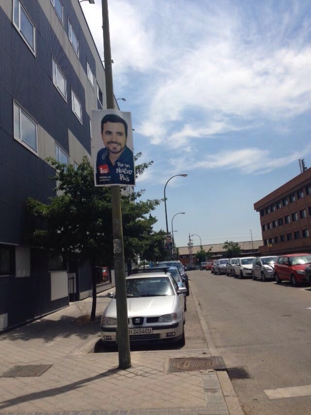 BelenOrtizCalle's tweet photo. Siguen los carteles. Avda General y Buscón Don Pablos. @DiegoGToribio @podemosbarajas @IUBarajas Cuándo se retiran? https://t.co/kCZcDa8YqA