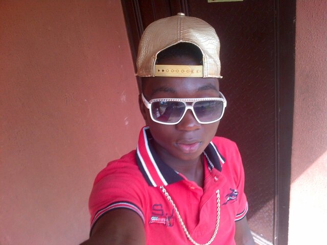 Hollat ur boi emmy t