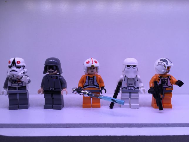 SuperMlle's tweet photo. Pourquoi Lego et #StarWars s’emboîtent si bien via @lemondefr https://t.co/3PXRWpXrH3 https://t.co/O7Bxc3aFw4