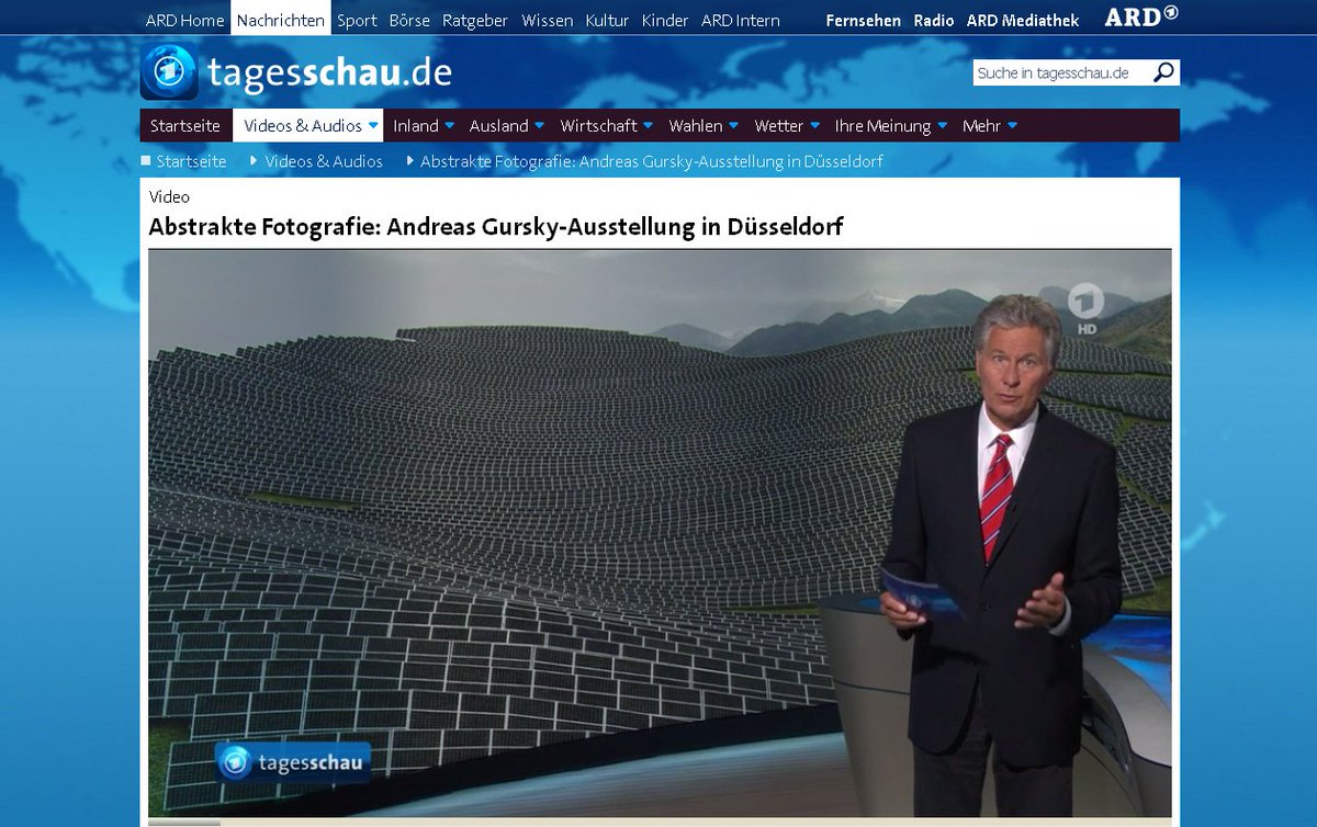 #Kunst kommt ins #Fernsehen: Eben noch #PK, jetzt schon in der <a href="/tagesschau/">tagesschau</a>: bit.ly/297UbOd #AndreasGursky
