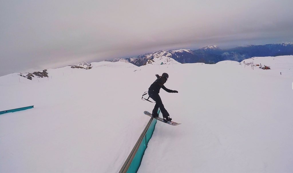 MHidalgoPodium's tweet image. Pressing the metal 🔪 #snowboarding #jibbing