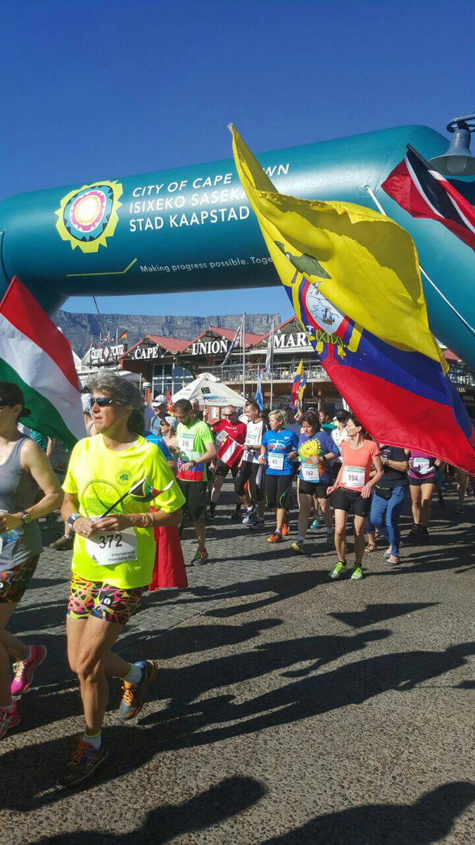 2OceansMarathon's tweet photo. #TBT The #OMTOM2016 #IFR saw runners from all over the world taking in the sights and sounds of the Mother City. https://t.co/ftQnVxhOf4