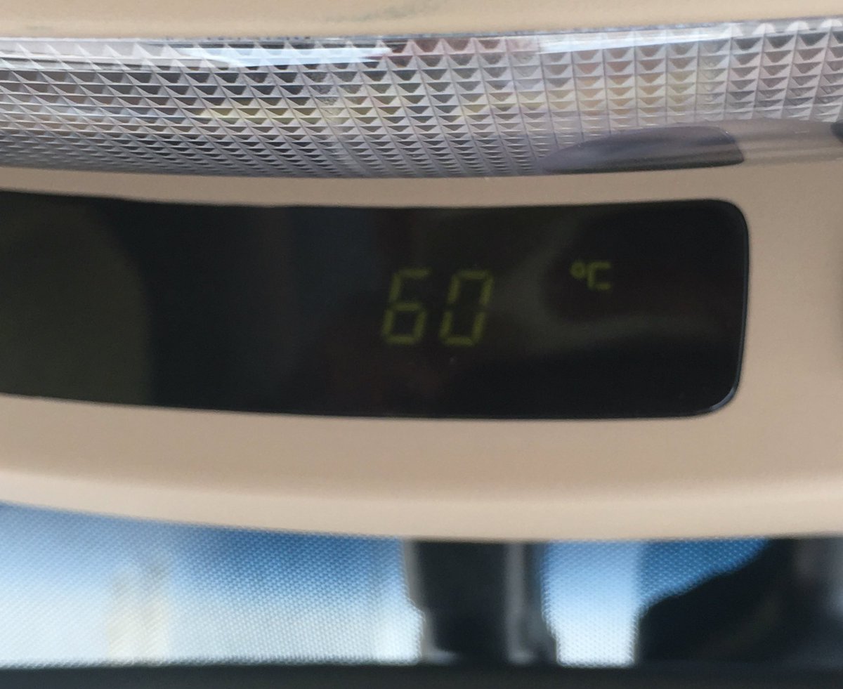 HamadAlmatar's tweet photo. هل يعقل؟ درجة الحرارة ٦٠؟؟!!
أفيدونا يامسئولين.... https://t.co/ePrTmLN1sr