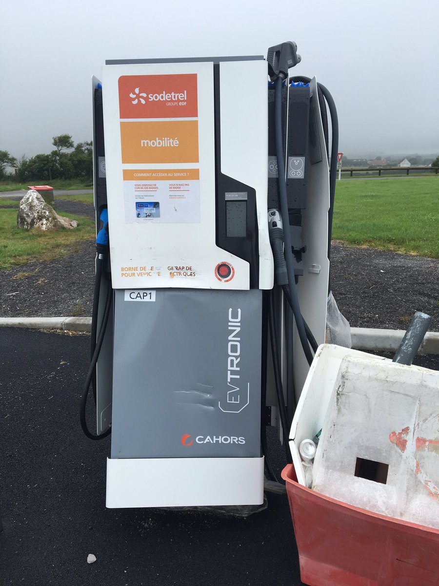 PoletoPoleEV's tweet photo. We are back online people, data issues slight Rapid Charger issue...#CrashVictim #MonteCarloEV @bobbyllew @ecocars1 https://t.co/mQiobCcEDH