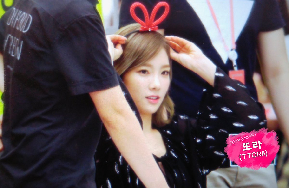 [PIC][30-06-2016]TaeYeon tham dự buôi fansign đầu tiên cho "Why" vào tối nay - Page 2 CmMlWYlVYAA1Txx