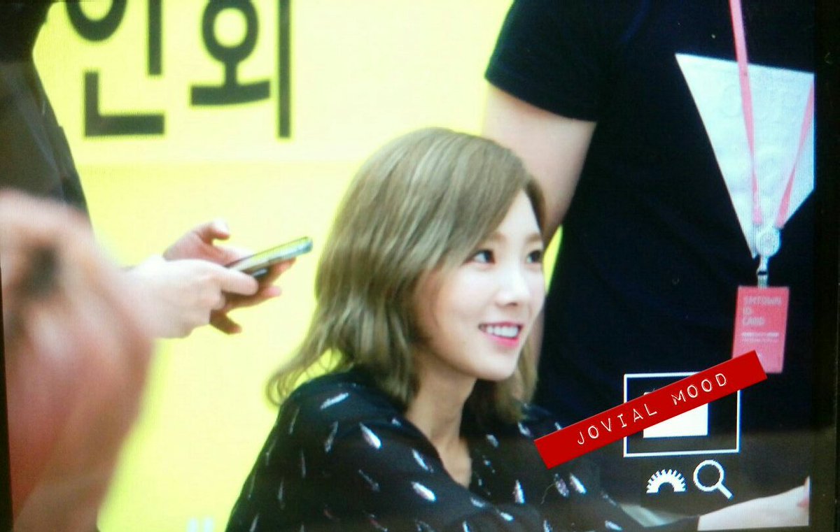 [PIC][30-06-2016]TaeYeon tham dự buôi fansign đầu tiên cho "Why" vào tối nay - Page 4 CmMlcMuVYAAeytV