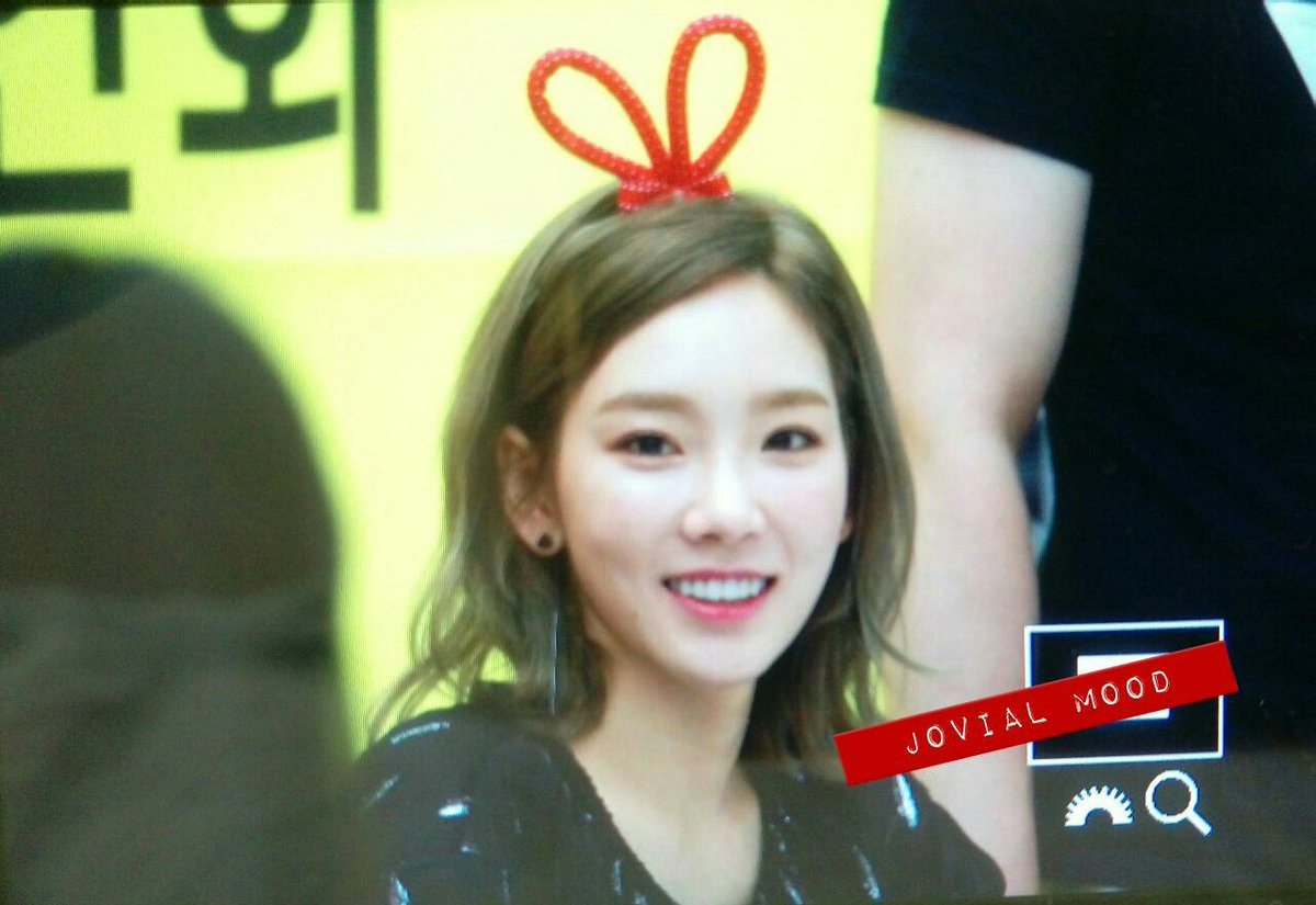 [PIC][30-06-2016]TaeYeon tham dự buôi fansign đầu tiên cho "Why" vào tối nay - Page 4 CmMldtqUYAAZ4HU