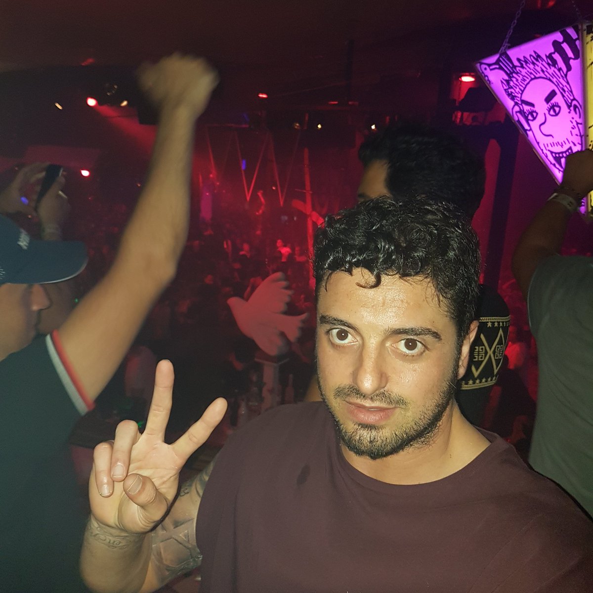 Cjavierosales's tweet photo. La última noche en la isla!! Solomun... https://t.co/E1knCvvYFQ