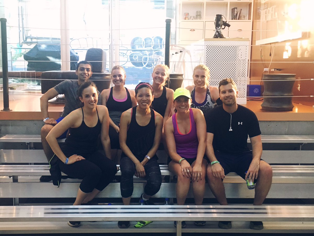 offbriefrunning's tweet image. Class photo on the bleachers, kids! #nikerunning #NRC #homerun #4run6 #groupfitness