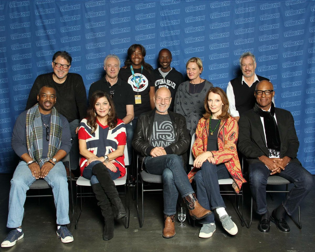 lcwilli1's tweet photo. Have an awesome day #TWDFamily ❤️ #TBT #NYCC 2014 #AndrewLincoln #TheWalkingDead #StarTrek #RobertKirkman #cosplay https://t.co/g2lVNTYhUN
