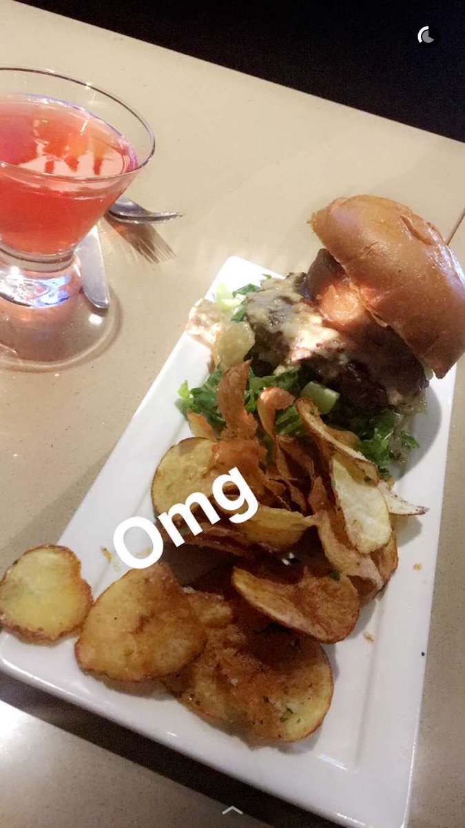 ArianaAlist's tweet photo. This was so so delicious @DRGSpokane #Downriver #TryingNewPlaces https://t.co/IU72TxCMTE