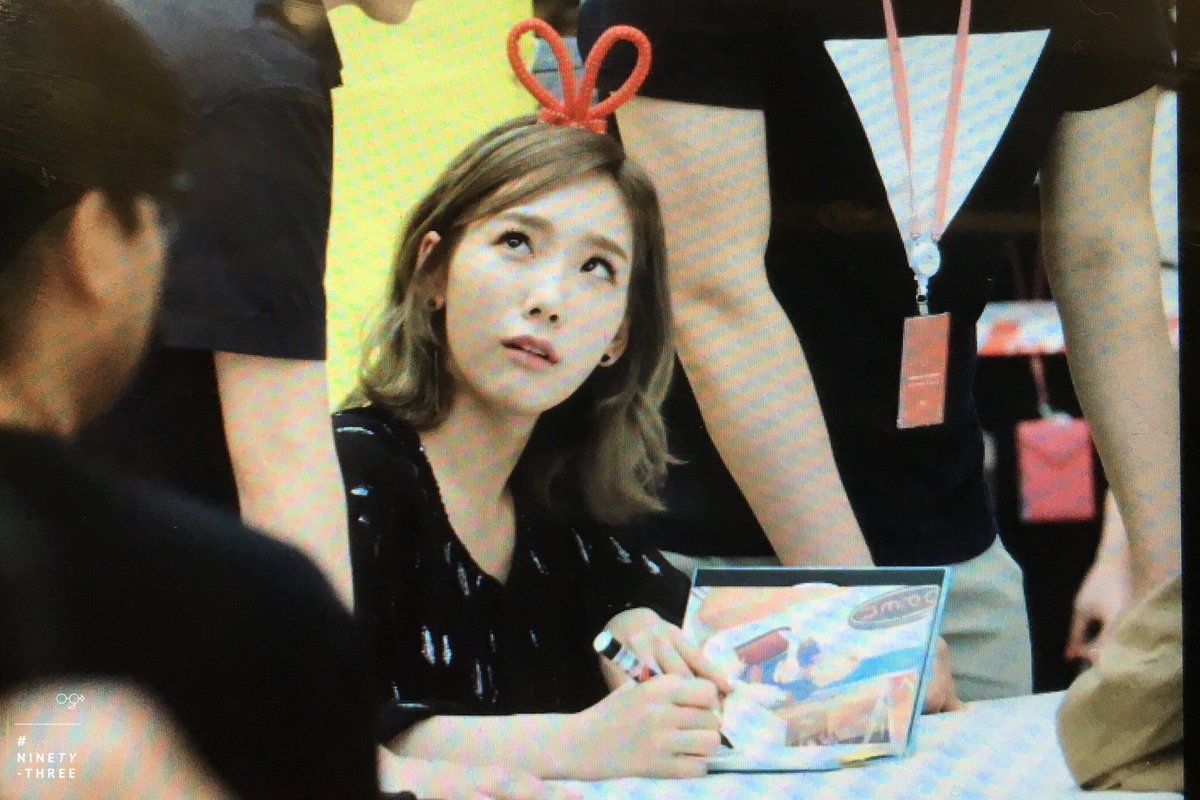 [PIC][30-06-2016]TaeYeon tham dự buôi fansign đầu tiên cho "Why" vào tối nay - Page 3 CmMomgaUoAEEFIH