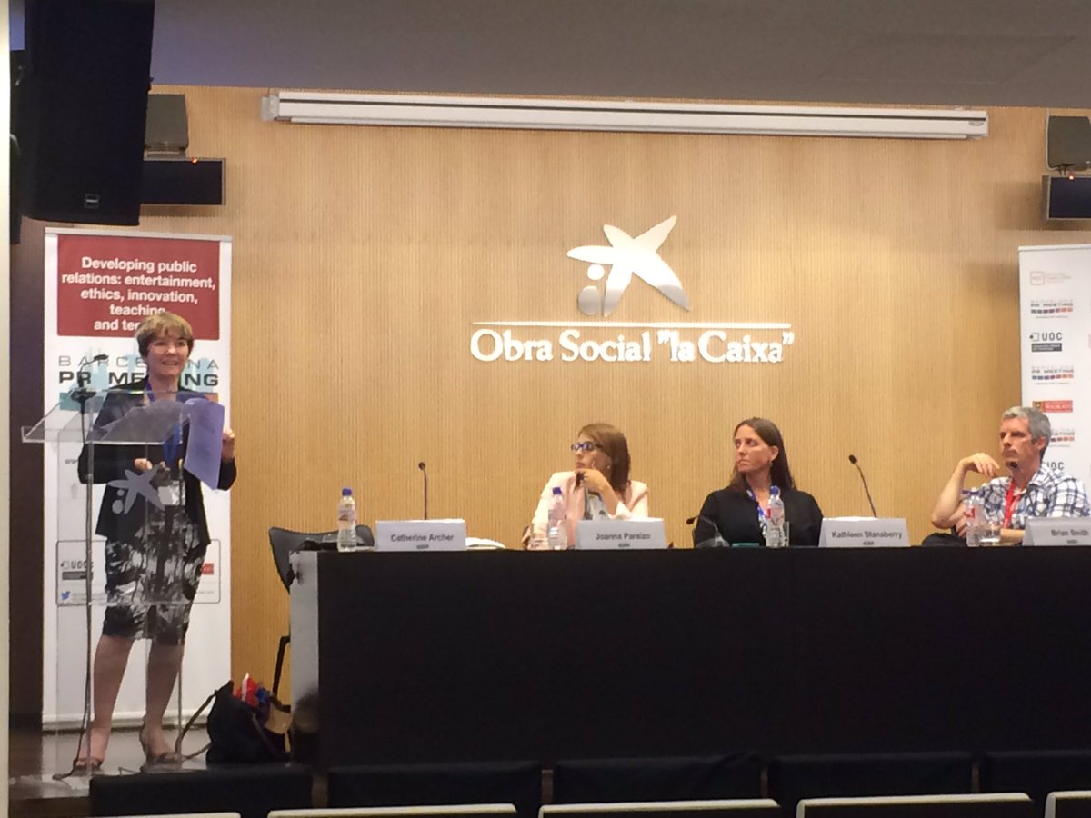BCNMeetingPR's tweet photo. Cathrine talking about Influencers and PR in @BCNMeetingPR #BCNPR6 https://t.co/0TCqDKqRyz