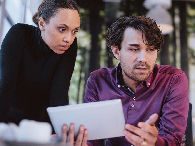 InsiderIntl's tweet photo. 27 annoying words on your résumé that make hiring managers cringe
https://t.co/oWmx6GRgHs https://t.co/DocCGc4Q9v
