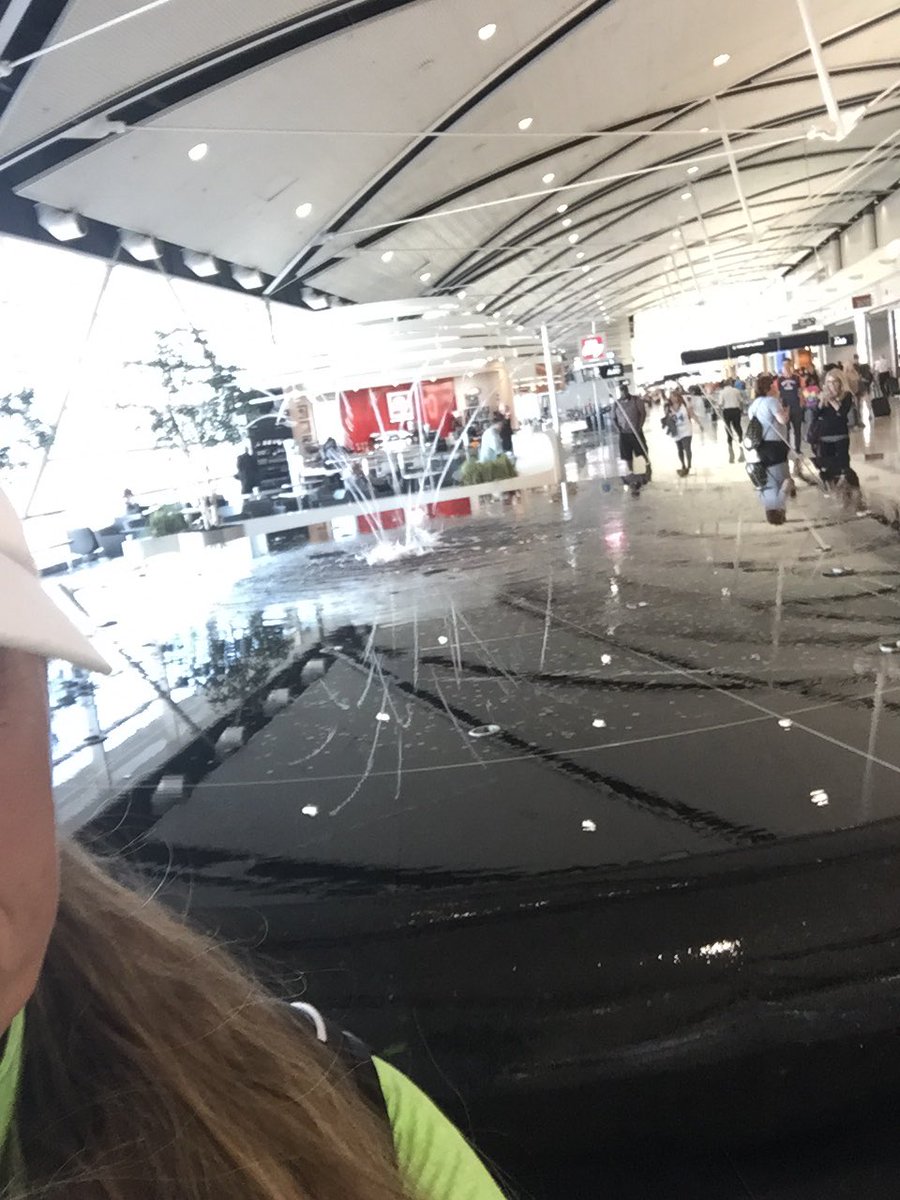 Lonni Alameda On Twitter Ookay Detroit Mcnamara Airport I C Ya Piano Water Fountain Shops Nice People Pleasant Morning Of Travel