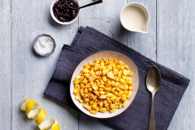 adage's tweet photo. Breakfast takes on the Big Apple at new @KelloggsUS Times Square cafe https://t.co/6pH7wJTVAs https://t.co/jcMzxbUcn3