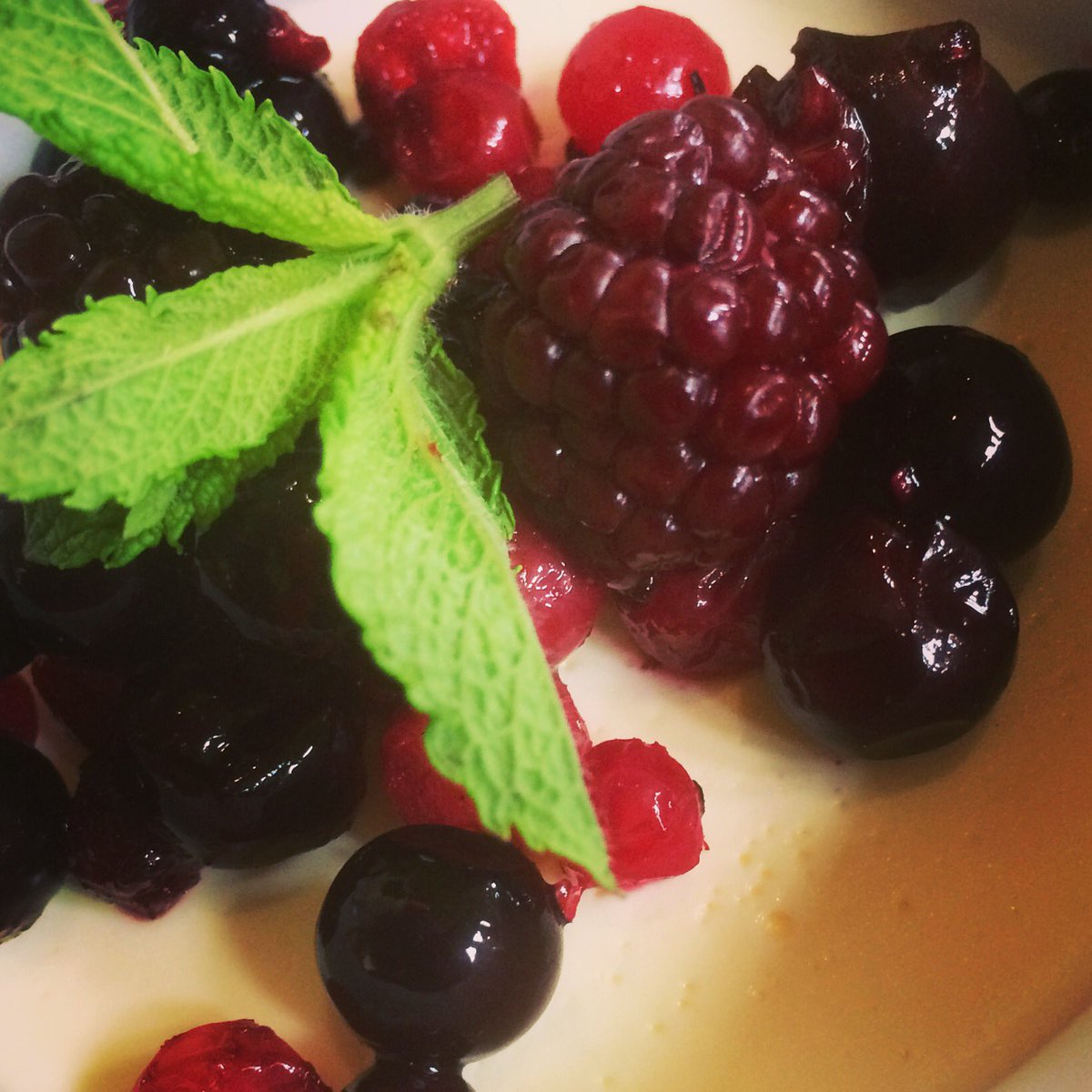 LotusFoodEvents's tweet photo. #Amazingfood #eventprofs #lotusevents #eventcaterers #summerparty https://t.co/e9oJVdQkRs