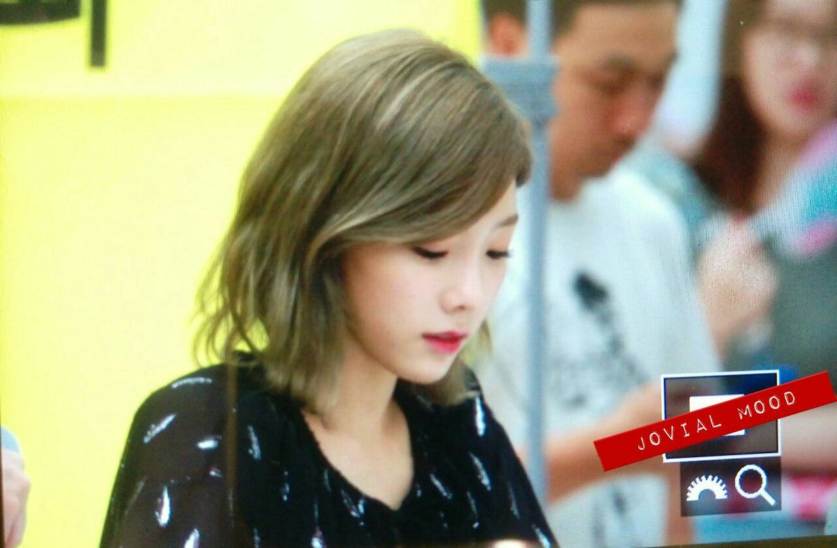 [PIC][30-06-2016]TaeYeon tham dự buôi fansign đầu tiên cho "Why" vào tối nay CmMr5riUkAIRZOG