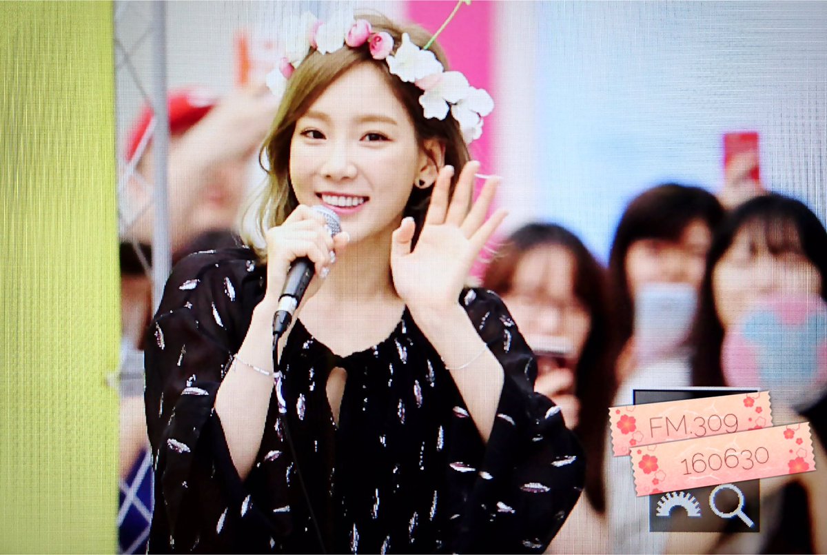 [PIC][30-06-2016]TaeYeon tham dự buôi fansign đầu tiên cho "Why" vào tối nay CmMr9ZtUgAEZGVa