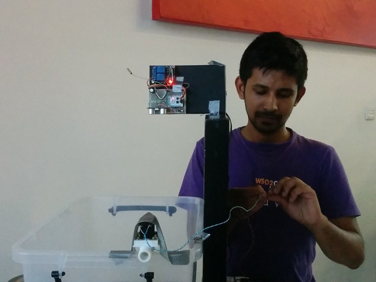 sumedha_ruba's tweet photo. @wso2 @Meetup  Demo 2 - water level sensor https://t.co/SMvIMZg0fr