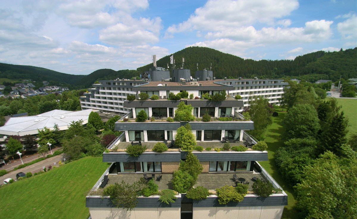 SauerlandStern's tweet photo. Unser Sauerland Stern Hotel mal aus einer völlig neuen Perspektive! #willingen #sauerlandsternhotel #hotel #tourism https://t.co/6EAvKBOJWJ