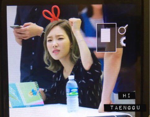 [PIC][30-06-2016]TaeYeon tham dự buôi fansign đầu tiên cho "Why" vào tối nay - Page 3 CmMsZJyXEAAATLN