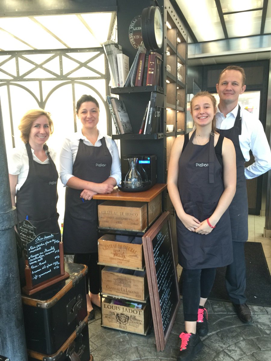 iFAVINE's tweet photo. Le Passage (Paris 5) une équipe épanouie avec #iSommelier #iFAVINE https://t.co/unLE3P2zPI