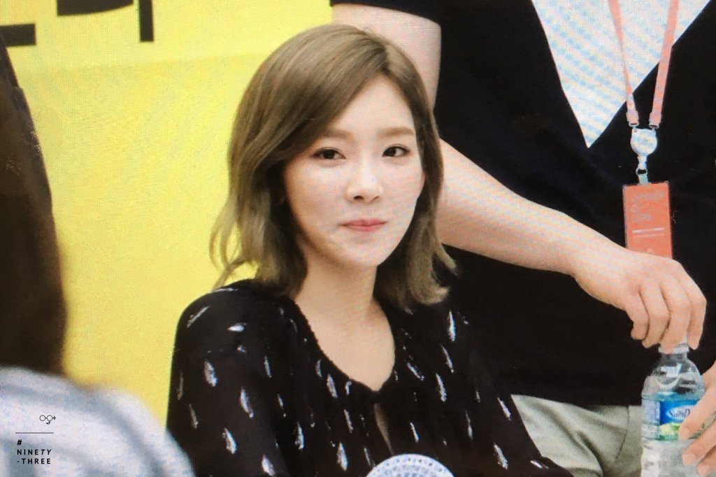 [PIC][30-06-2016]TaeYeon tham dự buôi fansign đầu tiên cho "Why" vào tối nay - Page 3 CmMsztZUkAAFZxC