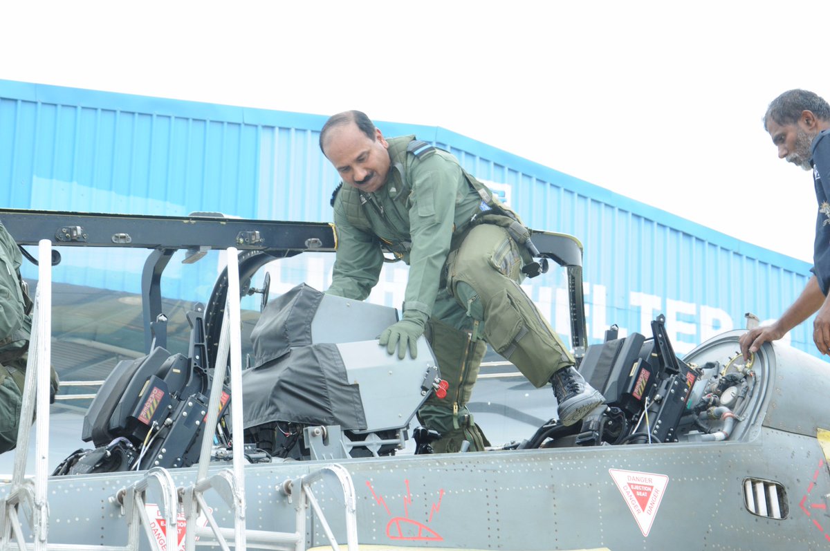 ChethanKumarTOI's tweet photo. #LCA #Teajs is not yet completely combat ready. But #IAF chief Arup Raha had recently said it was fit for the #IAF. https://t.co/QmNPDeRmAs