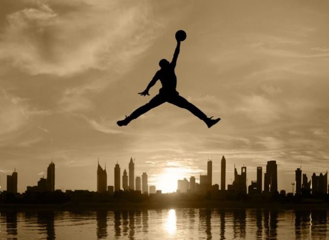 StepFeed's tweet photo. Get your #DXB23 at Middle Eastβs first Jordan store in #Dubai
https://t.co/UCK0sfa25K https://t.co/62bzknGUMz