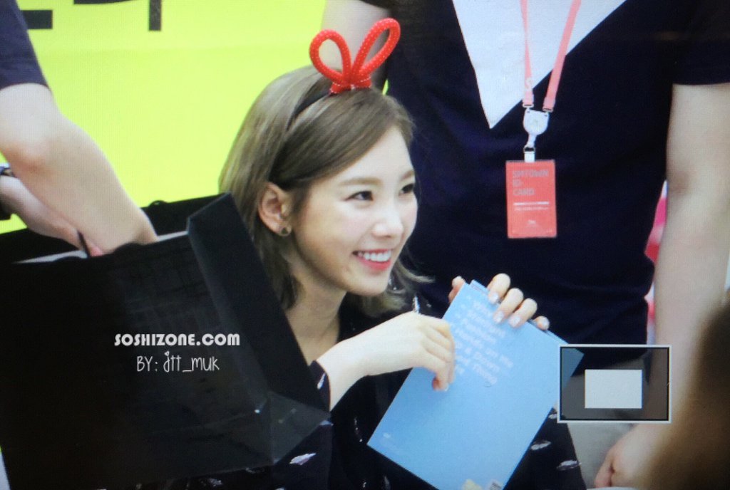 [PIC][30-06-2016]TaeYeon tham dự buôi fansign đầu tiên cho "Why" vào tối nay - Page 3 CmMva38VEAIMXxi