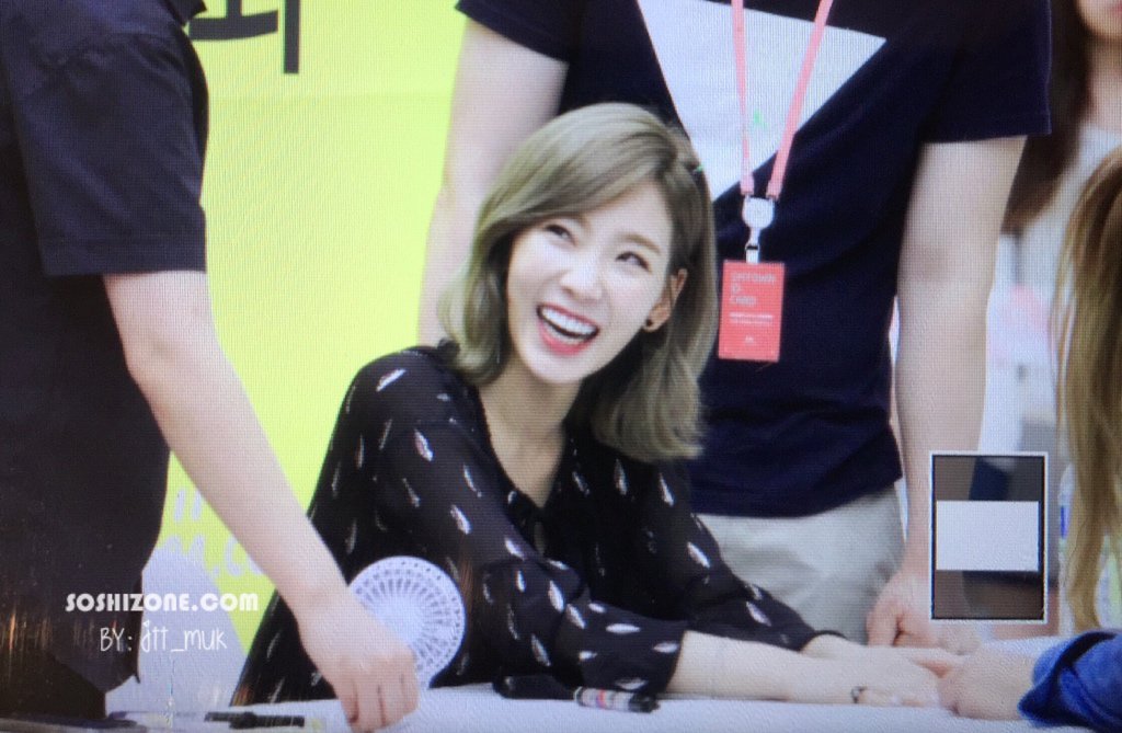 [PIC][30-06-2016]TaeYeon tham dự buôi fansign đầu tiên cho "Why" vào tối nay CmMva8PUkAAfpA0