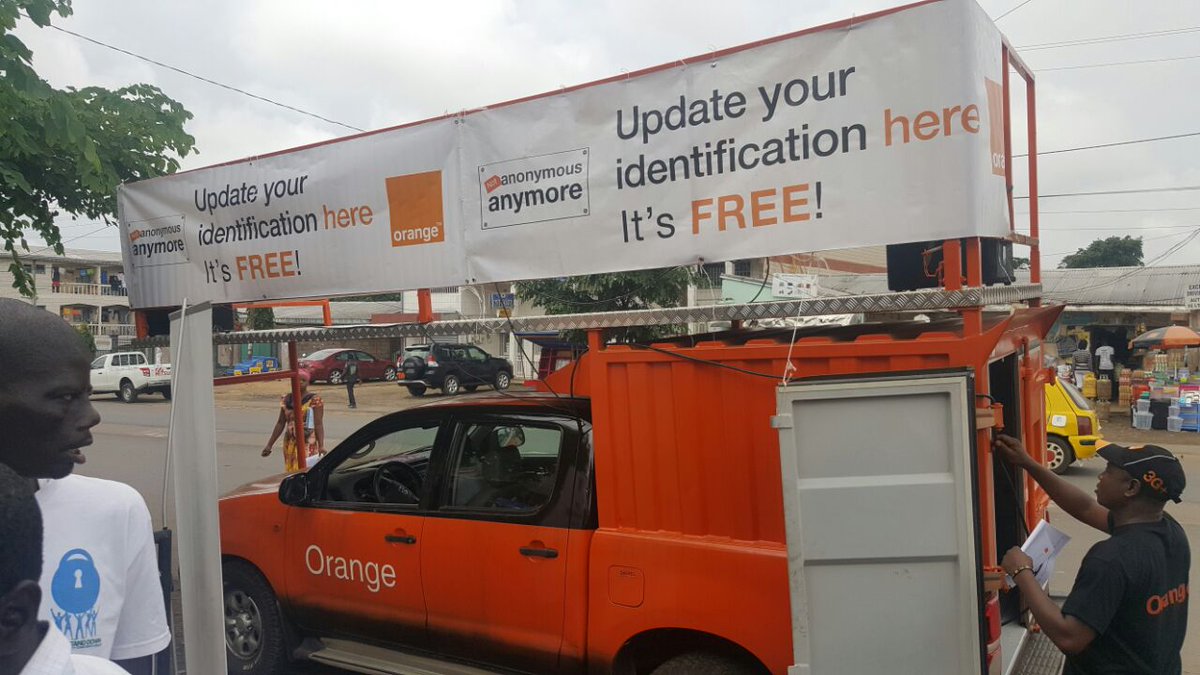 OrangeCare_CMR's tweet photo. Une voiture Orange, 1 agent mobile, 1 employé ? Si vous nous voyez faites-vous identifer, plus que quelques heures ! https://t.co/72KXLOzNHq