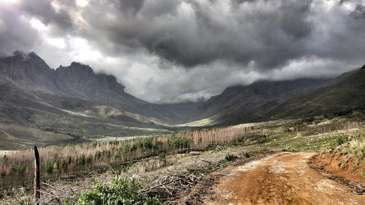 Kortstok's tweet photo. In June managed 160.4km for team #uponeagleswings #earhathon Many highlights but Jonkershoek always a winner https://t.co/7uLQH7aUPL