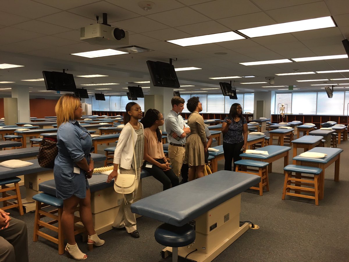 CCOMDeansOffice's tweet photo. The AOA summer interns visit @MidwesternUniv @karenjnichols @AOAforDOs https://t.co/cRWxQNOyXq