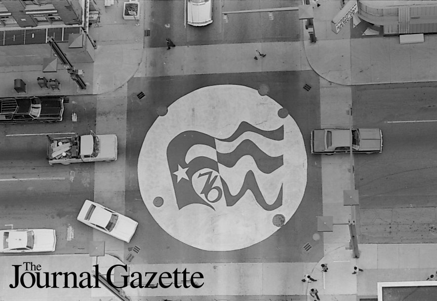 JGFeatures's tweet image. #TBT to US bicentennial logo at intersection of Berry and Calhoun; April 19, 1976. #AllenCo200 #Indiana200 #DTFW