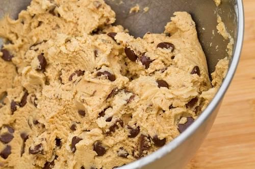 The FDA is doubling down on how dangerous cookie dough is (and it's not about the eggs): trib.al/80leC65 ☹️