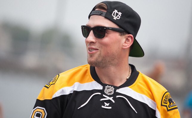 TheYoungBreezus's tweet photo. Backwards snapbacks get me every time
Matt Beleskey | @NHLBruins #hunksofhockey #iwouldpuckwithyou #nhlbruins #vhgc https://t.co/0h6mvV2DEq