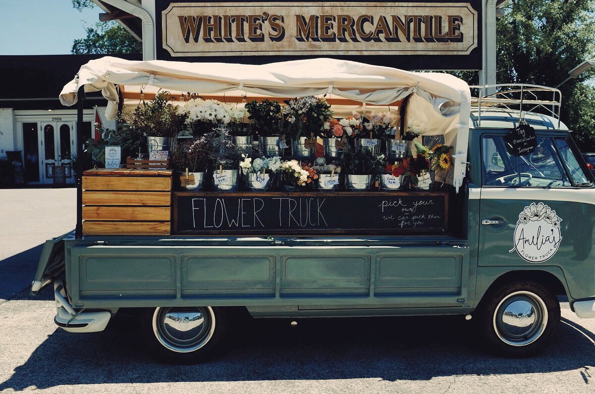 Stopped by <a href="/AmeliasTruck/">Amelia's Flowers</a> which was at <a href="/WhitesMerc/">White's Mercantile</a> today. Gorgeous selections!! 🌹🌷🌼🌸💐