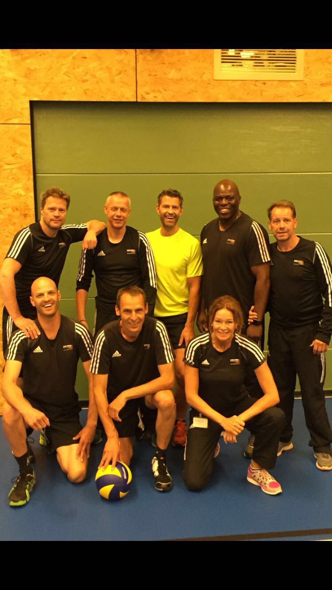 SportECDeltion's tweet photo. Vandaag was het eindelijk zover. SportEC Jong tegen SportEC oud #volleybal
3 gewonnen sets
Oud wint met 3-1 #Deltion https://t.co/i2bVVu5gch