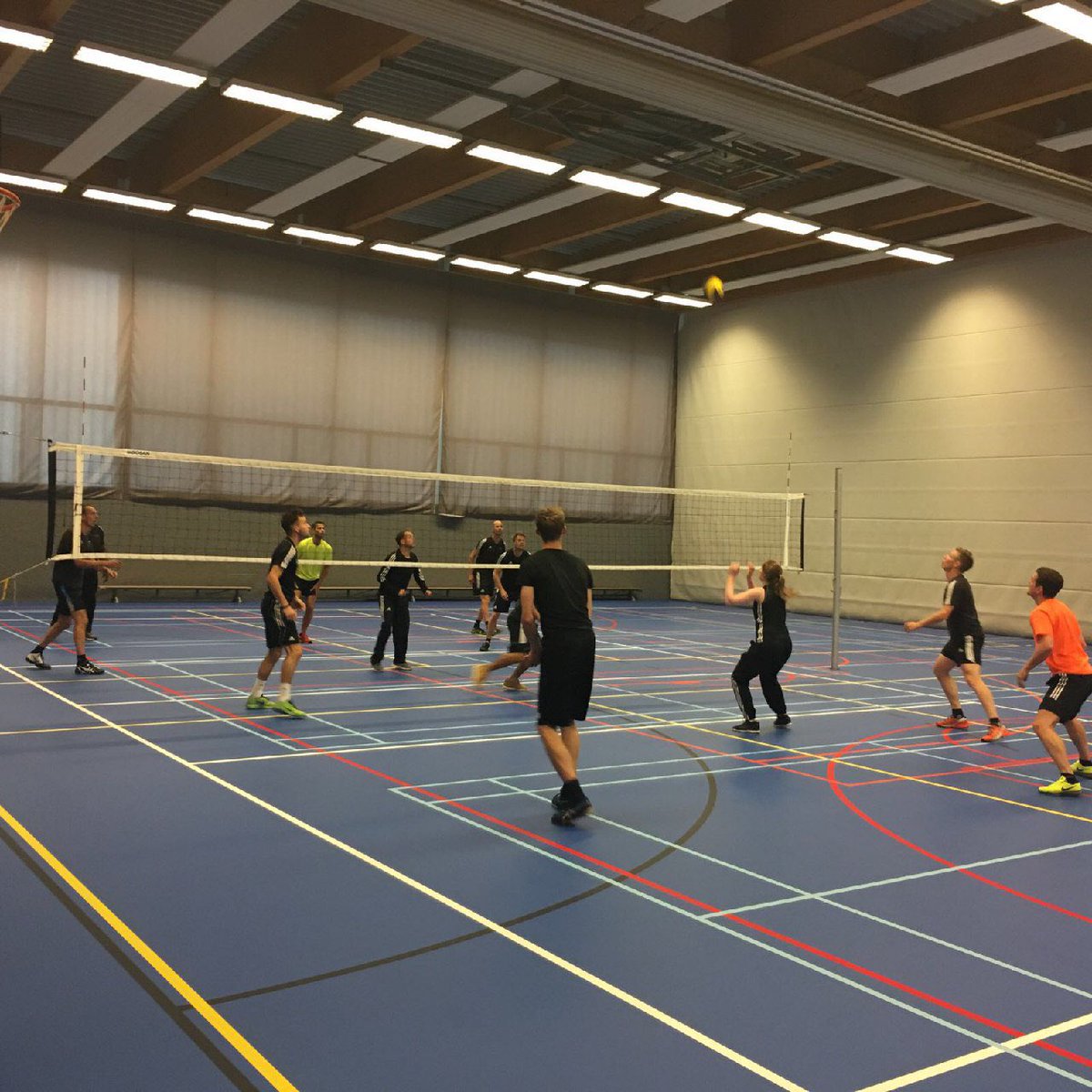 SportECDeltion's tweet photo. Vandaag was het eindelijk zover. SportEC Jong tegen SportEC oud #volleybal
3 gewonnen sets
Oud wint met 3-1 #Deltion https://t.co/i2bVVu5gch