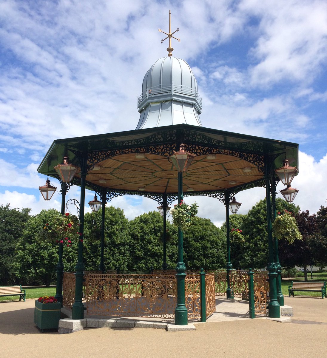 Sarah Nicholson tweet media