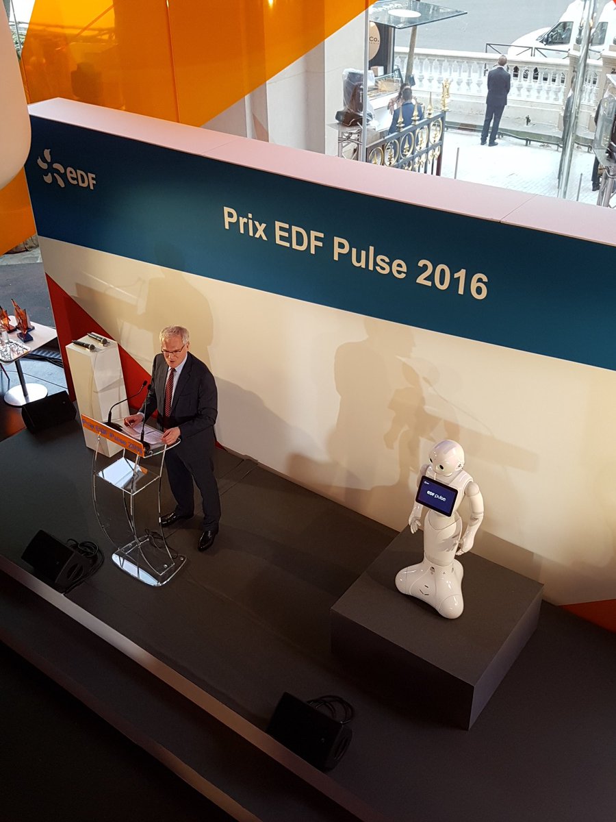 AnthonyBabkine's tweet photo. C'est parti pour la jolie cérémonie #EDFPulse @EDFpulse / Team #SocialMedia #EDF &amp; @TBWACORPORATE on Fire! https://t.co/PCXKZjEqZn
