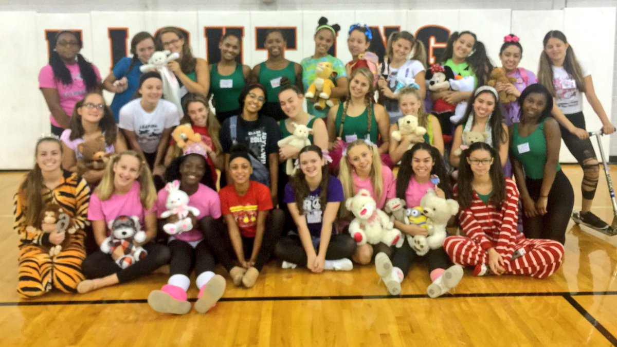 SHSdazzlers's tweet photo. Juniors #finallyupperclassmen https://t.co/NzZI4FH2HP
