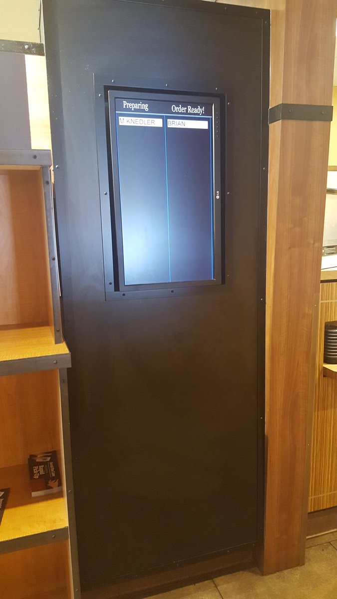 MKnedler's tweet photo. all the beautiful ambiance, iPad fast lane ordering and @panera this is your kiosk?! #youredoingitwrong #avtweeps https://t.co/6tP9kQBs34